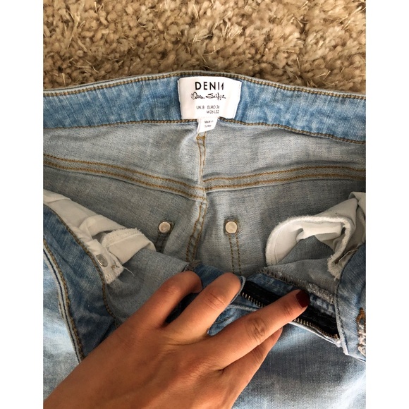 Miss Selfridge Women's Light Wash Ripped Jeans - Picture 4 of 6